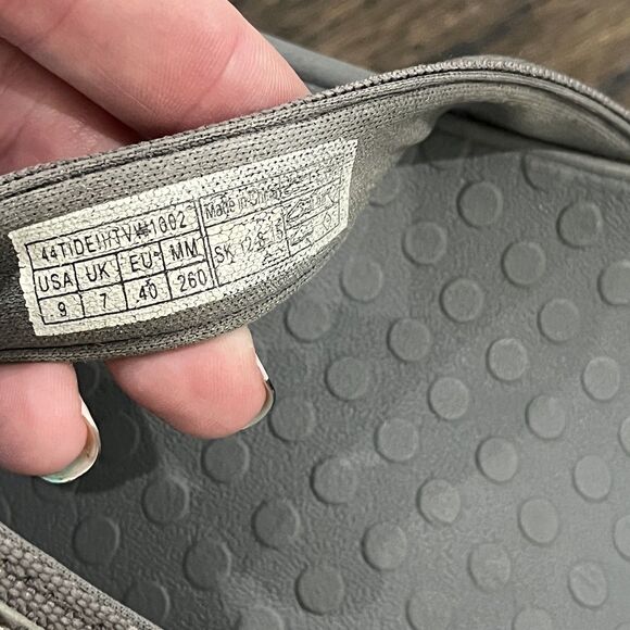 Vionic Sandals 44Tide11 Women's 9 Gray Croc Embossed Orthotic Flip Flops - Picture 4 of 8